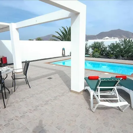 In Playa Blanca Sleeps 4 Includes Swimming Pool And Wifi Willa Playa Blanca (Lanzarote)