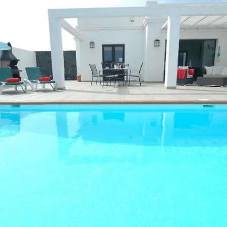 In Playa Blanca Sleeps 4 Includes Swimming Pool And Wifi Playa Blanca (Lanzarote)